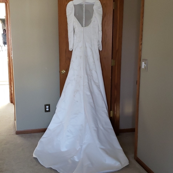 Wedding Dress - Picture 3 of 6